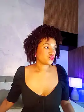 Snapshot of loladupont chatting on 01/13/25, 11:41 loladupont online show from 01/13/25, 11:41