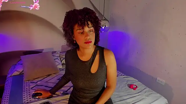 Snapshot of loladupont chatting on 01/21/25, 11:35 loladupont online show from 01/21/25, 11:35