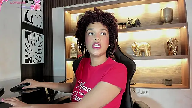 Snapshot of loladupont chatting on 02/01/25, 11:54 loladupont online show from 02/01/25, 11:54