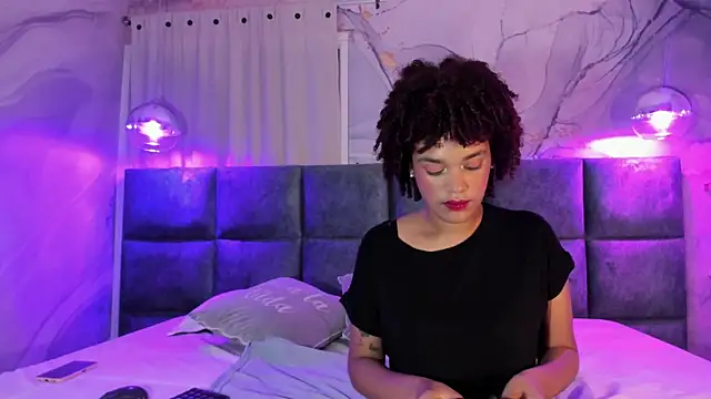 Snapshot of loladupont chatting on 02/03/25, 11:31 loladupont online show from 02/03/25, 11:31