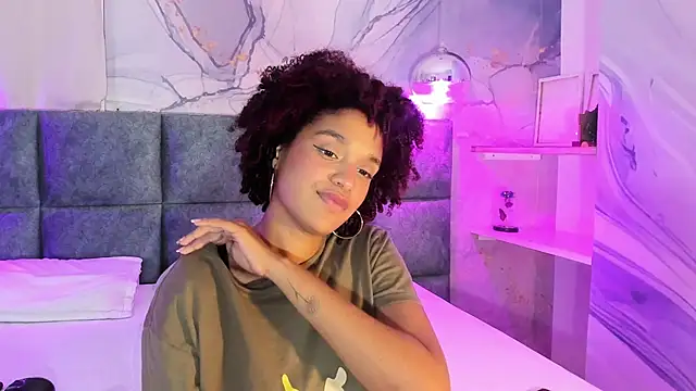 Snapshot of loladupont chatting on 03/06/25, 05:54 loladupont online show from 03/06/25, 05:54