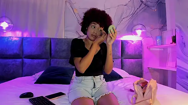 Snapshot of loladupont chatting on 03/22/25, 11:32 loladupont online show from 03/22/25, 11:32