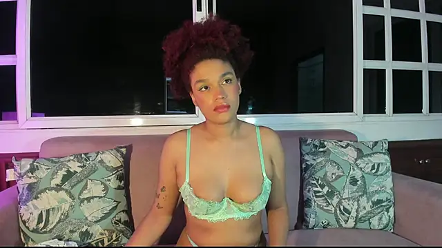 Snapshot of loladupont chatting on 09/22/25, 02:57 loladupont online show from 09/22/25, 02:57