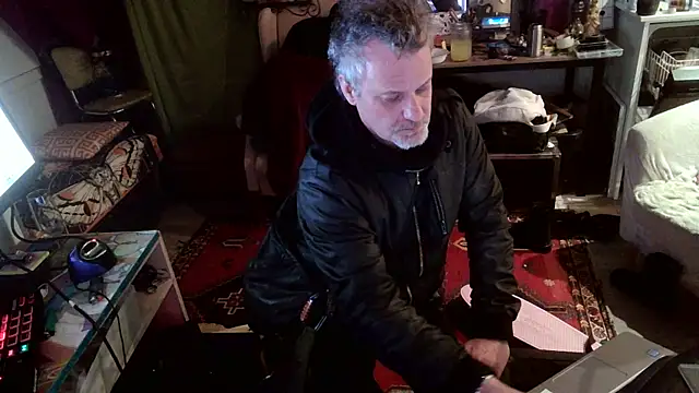 SilverandFox online show from 03/10/25, 09:21