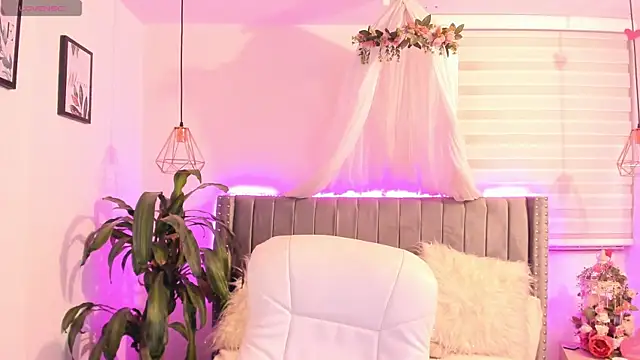 Snapshot of vanesa_moon__ chatting on 02/14/25, 12:09 vanesa moon online show from 02/14/25, 12:09