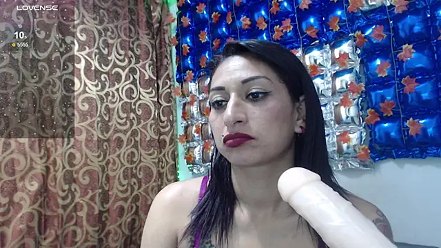 Snapshot of thaly_funn chatting on 01/18/25, 02:25 thaly funn online show from 01/18/25, 02:25
