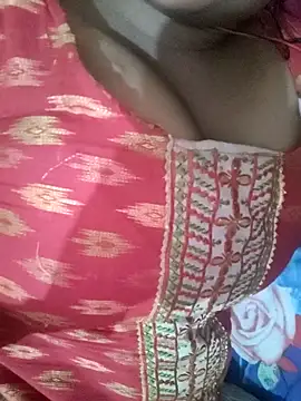 Snapshot of Looliya02 chatting on 02/20/25, 05:44 Looliya02 online show from 02/20/25, 05:44
