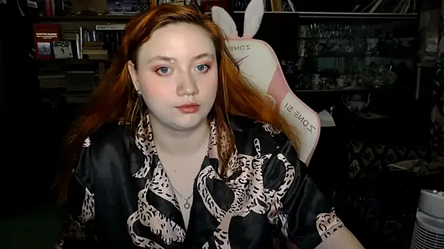 Snapshot of Bitchy_Lily chatting on 10/05/25, 03:32 Bitchy Lily online show from 10/05/25, 03:32