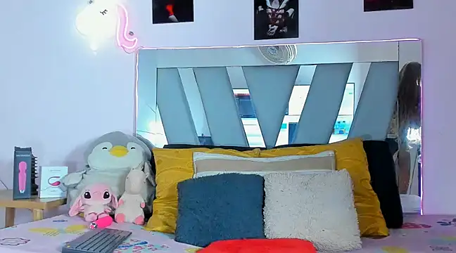 supradoll online show from 03/18/25, 06:37