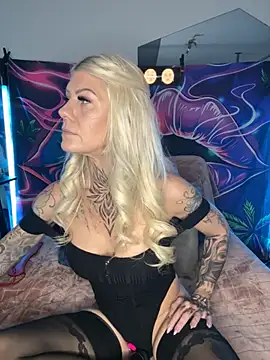 Snapshot of Tata-Ink chatting on 10/15/25, 09:20 Tata-Ink online show from 10/15/25, 09:20