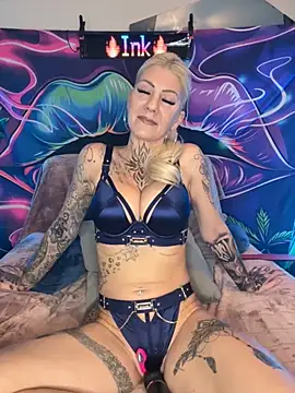 Snapshot of Tata-Ink chatting on 10/17/25, 08:39 Tata-Ink online show from 10/17/25, 08:39