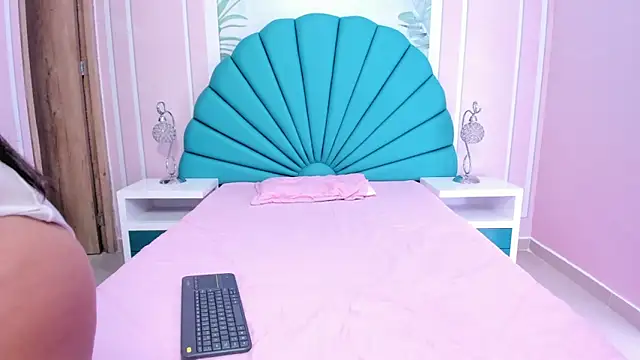 Snapshot of Daphne_Fox_ chatting on 01/15/25, 02:24 Daphne Fox online show from 01/15/25, 02:24