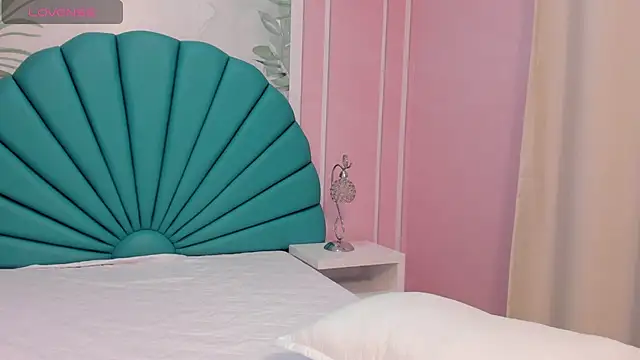 Snapshot of Daphne_Fox_ chatting on 02/23/25, 09:00 Daphne Fox online show from 02/23/25, 09:00