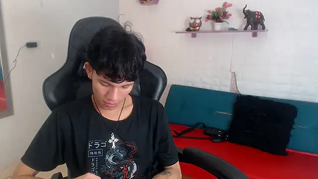 andy dan18 online show from 11/18/25, 03:27