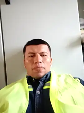 Snapshot of restrepo99 chatting on 12/21/24, 02:47 restrepo99 online show from 12/21/24, 02:47