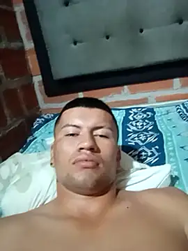 Snapshot of restrepo99 chatting on 12/28/24, 01:39 restrepo99 online show from 12/28/24, 01:39