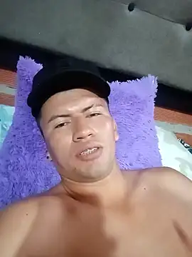 Snapshot of restrepo99 chatting on 12/29/24, 04:08 restrepo99 online show from 12/29/24, 04:08