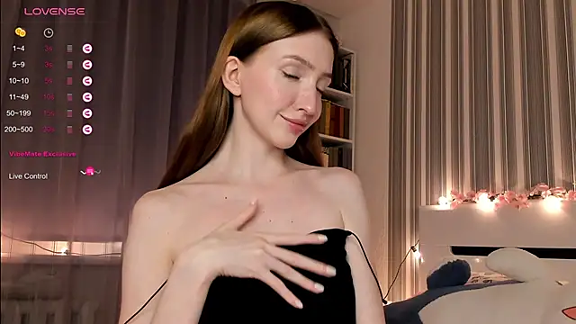 Snapshot of Awwwrora chatting on 01/03/25, 01:47 Awwwrora online show from 01/03/25, 01:47