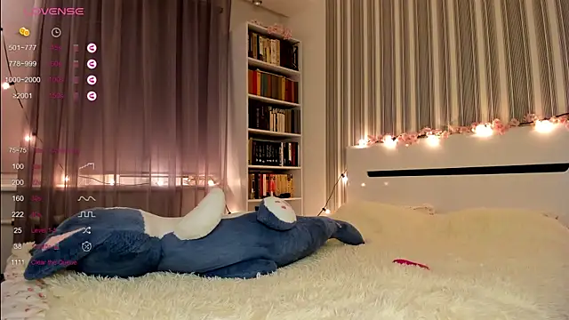 Snapshot of Awwwrora chatting on 01/09/25, 05:00 Awwwrora online show from 01/09/25, 05:00