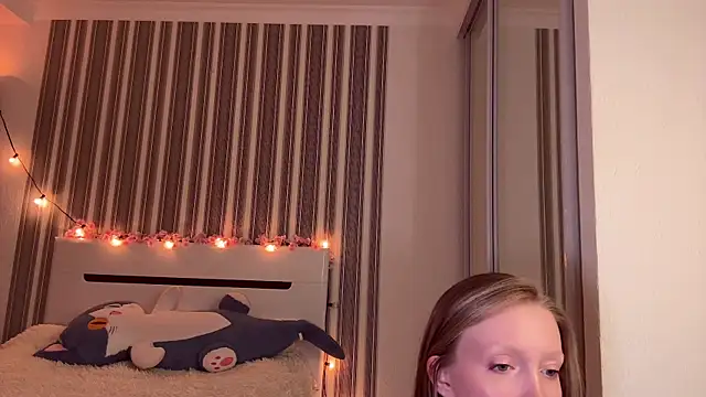 Snapshot of Awwwrora chatting on 11/11/25, 06:41 Awwwrora online show from 11/11/25, 06:41