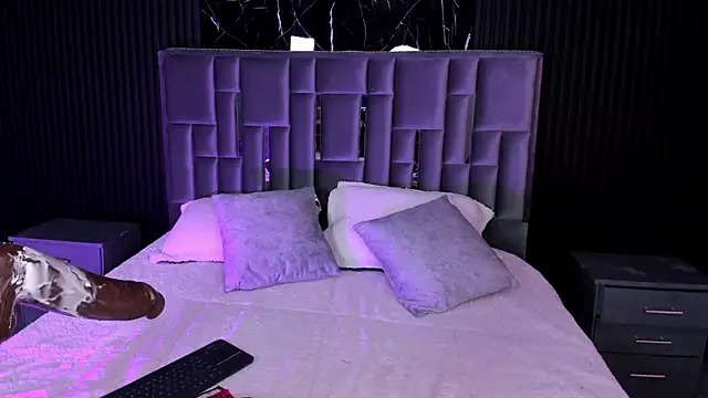 LolaAngellx online show from 11/18/25, 09:03