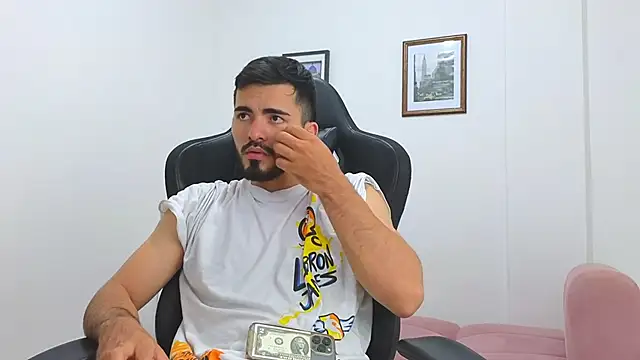 Massimoo 07 online show from 02/02/25, 02:06