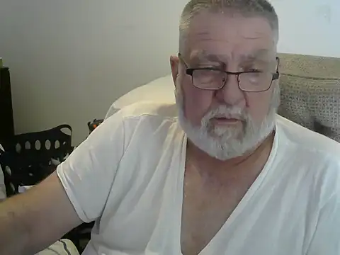 Snapshot of viejo_oso chatting on 10/04/25, 09:57 viejo oso online show from 10/04/25, 09:57
