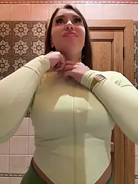 Snapshot of AndreaMood chatting on 01/28/25, 05:54 AndreaMood online show from 01/28/25, 05:54