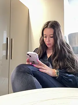 Snapshot of AndreaMood chatting on 02/11/25, 04:33 AndreaMood online show from 02/11/25, 04:33