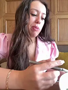 Snapshot of AndreaMood chatting on 03/05/25, 04:13 AndreaMood online show from 03/05/25, 04:13