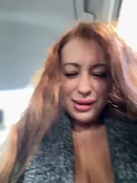 Snapshot of AndreaMood chatting on 09/28/25, 02:06 AndreaMood online show from 09/28/25, 02:06