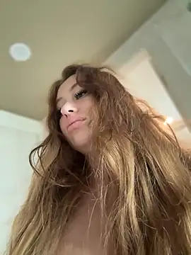 Snapshot of AndreaMood chatting on 11/19/25, 01:16 AndreaMood online show from 11/19/25, 01:16