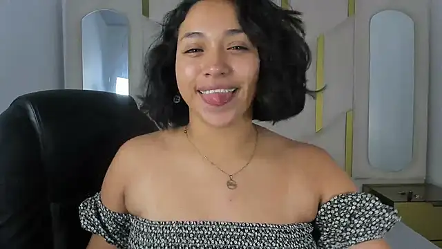 IsabellRodriguez18 online show from 10/26/25, 03:56