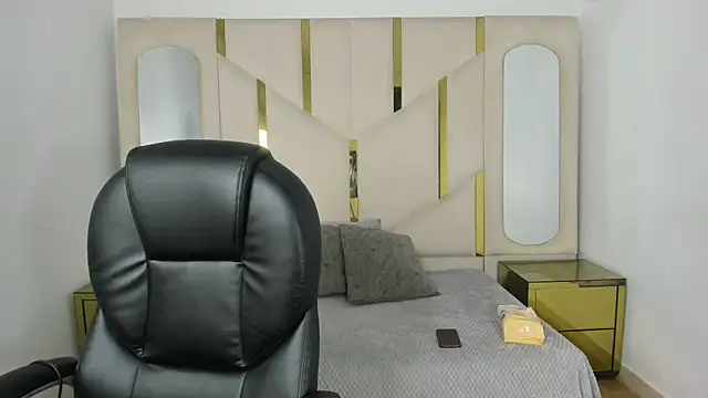 IsabellRodriguez18 online show from 10/28/25, 03:43