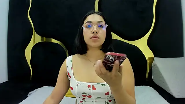 IsabellRodriguez18 online show from 11/11/25, 03:17