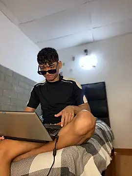 usersweet online show from 01/16/25, 02:51