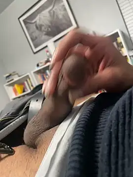 Snapshot of MrLatinKing chatting on 02/12/25, 11:41 MrLatinKing online show from 02/12/25, 11:41