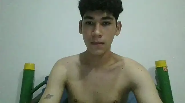 Snapshot of leo_teen chatting on 01/06/25, 04:47 leo teen online show from 01/06/25, 04:47
