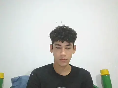 Snapshot of leo_teen chatting on 01/15/25, 05:05 leo teen online show from 01/15/25, 05:05