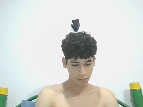Snapshot of leo_teen chatting on 01/16/25, 11:37 leo teen online show from 01/16/25, 11:37