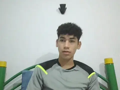 Snapshot of leo_teen chatting on 01/18/25, 12:24 leo teen online show from 01/18/25, 12:24
