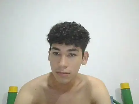 Snapshot of leo_teen chatting on 01/18/25, 03:31 leo teen online show from 01/18/25, 03:31