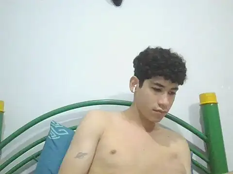 Snapshot of leo_teen chatting on 01/20/25, 03:26 leo teen online show from 01/20/25, 03:26