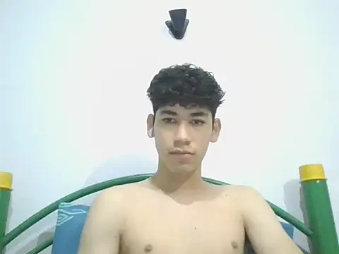 Snapshot of leo_teen chatting on 01/25/25, 12:06 leo teen online show from 01/25/25, 12:06