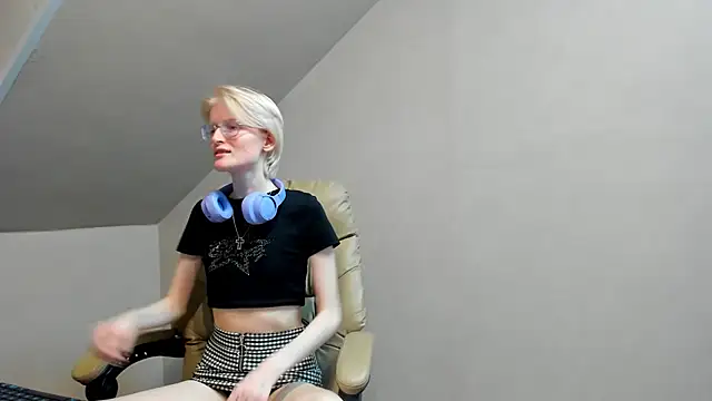 Snapshot of ElizabethHarpper chatting on 03/21/25, 01:56 ElizabethHarpper online show from 03/21/25, 01:56