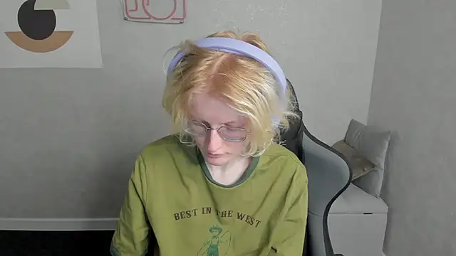 Snapshot of ElizabethHarpper chatting on 09/16/25, 12:55 ElizabethHarpper online show from 09/16/25, 12:55