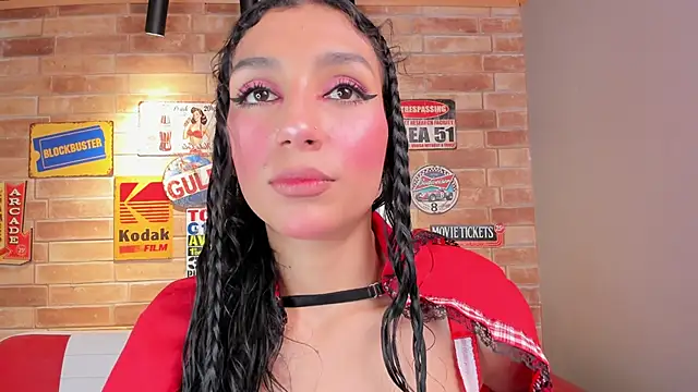 Snapshot of miss___evangeline chatting on 10/27/25, 02:37 miss evangeline online show from 10/27/25, 02:37