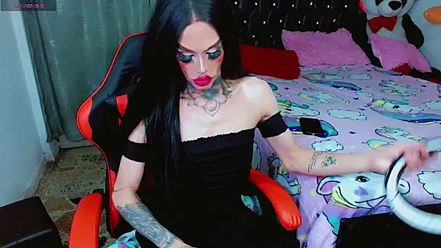 Snapshot of Alextwink chatting on 11/19/25, 06:30 Alextwink online show from 11/19/25, 06:30