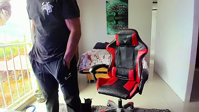 Snapshot of Adam_Valenciia chatting on 10/10/25, 05:01 Adam Valenciia online show from 10/10/25, 05:01