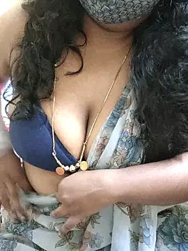 Snapshot of Rathi22 chatting on 10/24/25, 02:35 Rathi22 online show from 10/24/25, 02:35